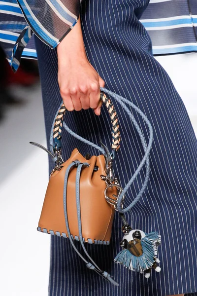 Look 23